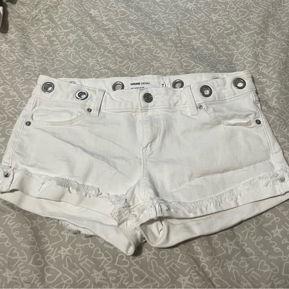 Low rise white Jean shorts - Picture 3 of 4
